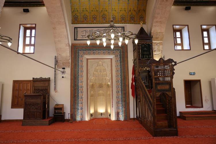 Asırlık emanet cemaatiyle buluştu Bakan Ersoy duyurdu: Kahramanmaraş Ulu Camii yeniden ibadete açıldı