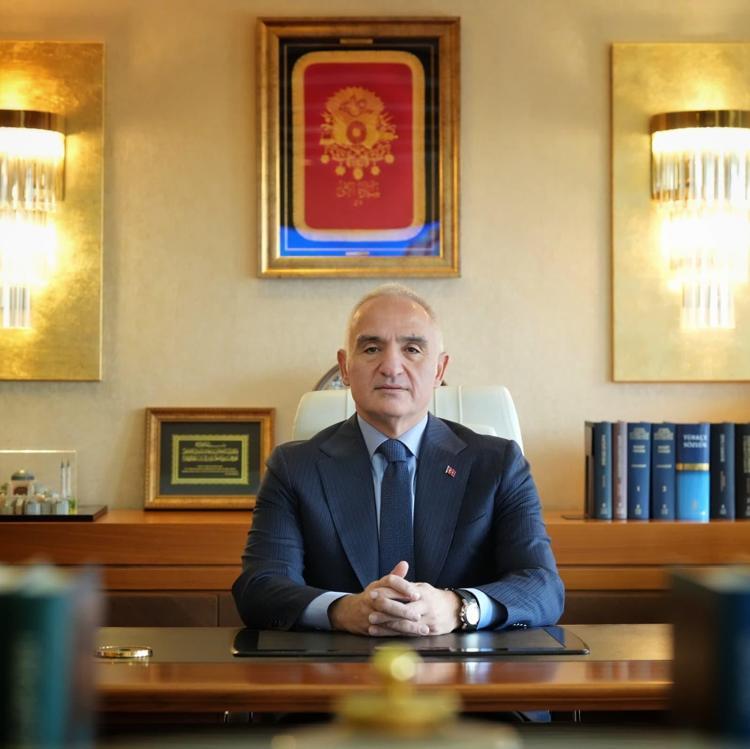 Asırlık emanet cemaatiyle buluştu Bakan Ersoy duyurdu: Kahramanmaraş Ulu Camii yeniden ibadete açıldı