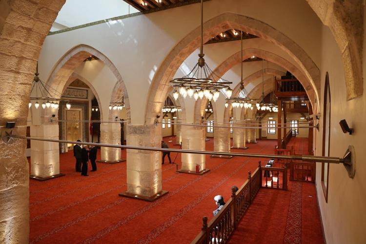 Asırlık emanet cemaatiyle buluştu Bakan Ersoy duyurdu: Kahramanmaraş Ulu Camii yeniden ibadete açıldı