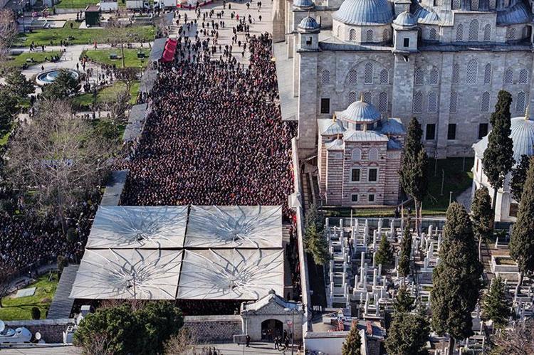 Türkiye, İlber Hocasını son yolculuğuna uğurladı