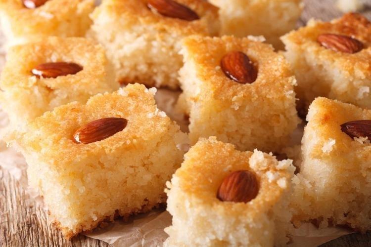 Ramazan Bayramının favori tatlısı: Tam kıvamında, şerbeti sünger gibi çeken portakallı revani tarifi
