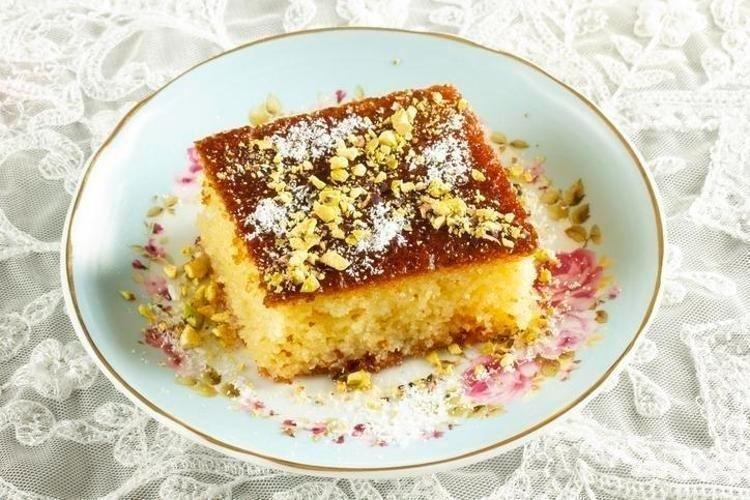 Ramazan Bayramının favori tatlısı: Tam kıvamında, şerbeti sünger gibi çeken portakallı revani tarifi