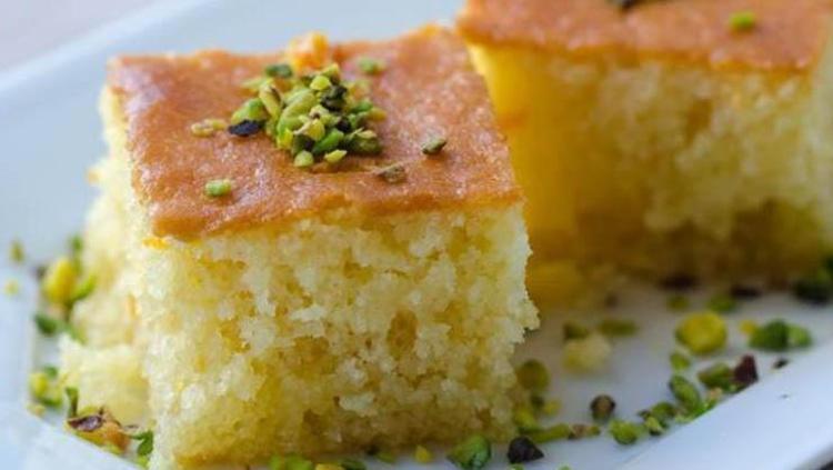 Ramazan Bayramının favori tatlısı: Tam kıvamında, şerbeti sünger gibi çeken portakallı revani tarifi