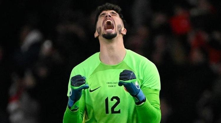 Süper Lig’de yılın takas hamlesi Altay Bayındır transferi için yeni formül