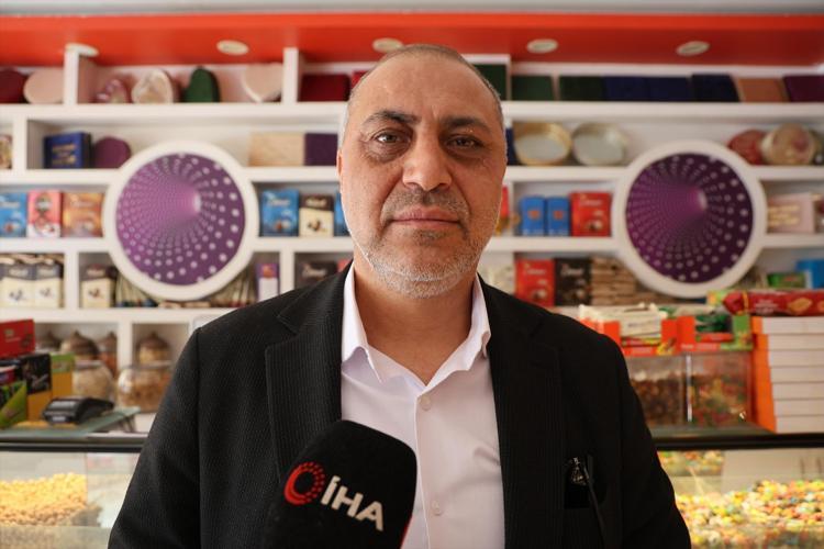 Osmanlıdan beri devam ettiriliyor Bakkal bakkal dolaşıp gerçekleştirilen zimem defteri geleneği