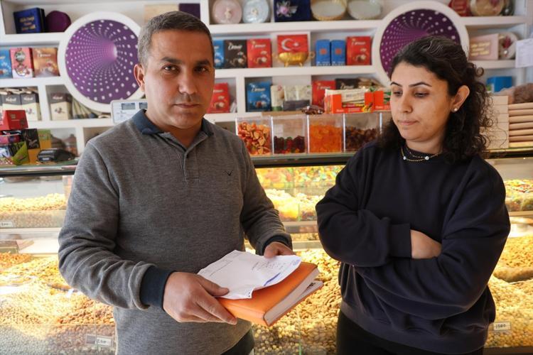 Osmanlıdan beri devam ettiriliyor Bakkal bakkal dolaşıp gerçekleştirilen zimem defteri geleneği