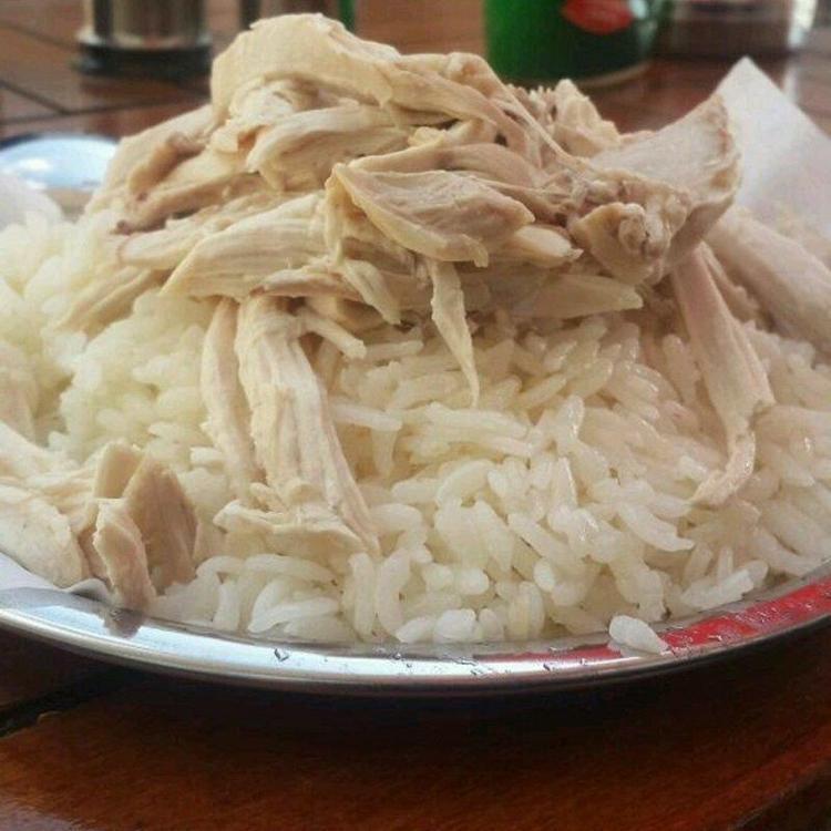 Hem tane tane hem de leziz tavuklu pilav tarifi Kar gibi beyaz oluyor ve taneleri kaşıktan dökülüyor