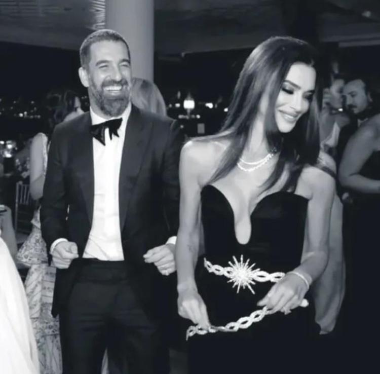 Arda Turan ve oğlundan maç keyfi Bayram derbisi