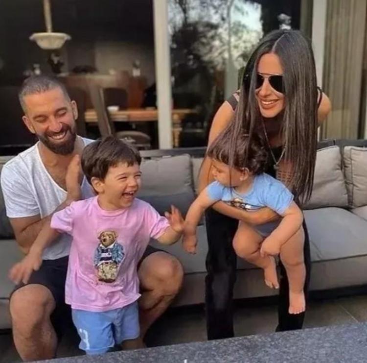 Arda Turan ve oğlundan maç keyfi Bayram derbisi