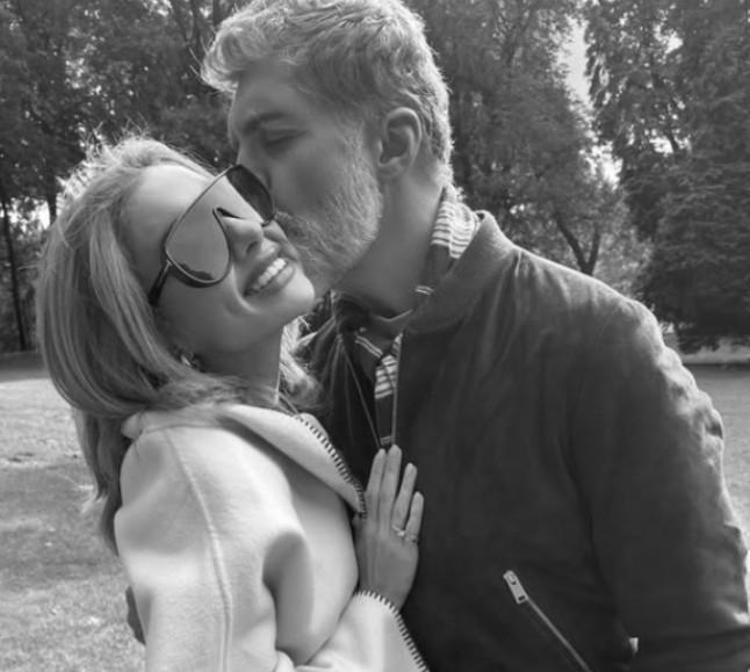 Özcan Deniz ve Samar Dadgar’dan Boğaz’da romantik yürüyüş