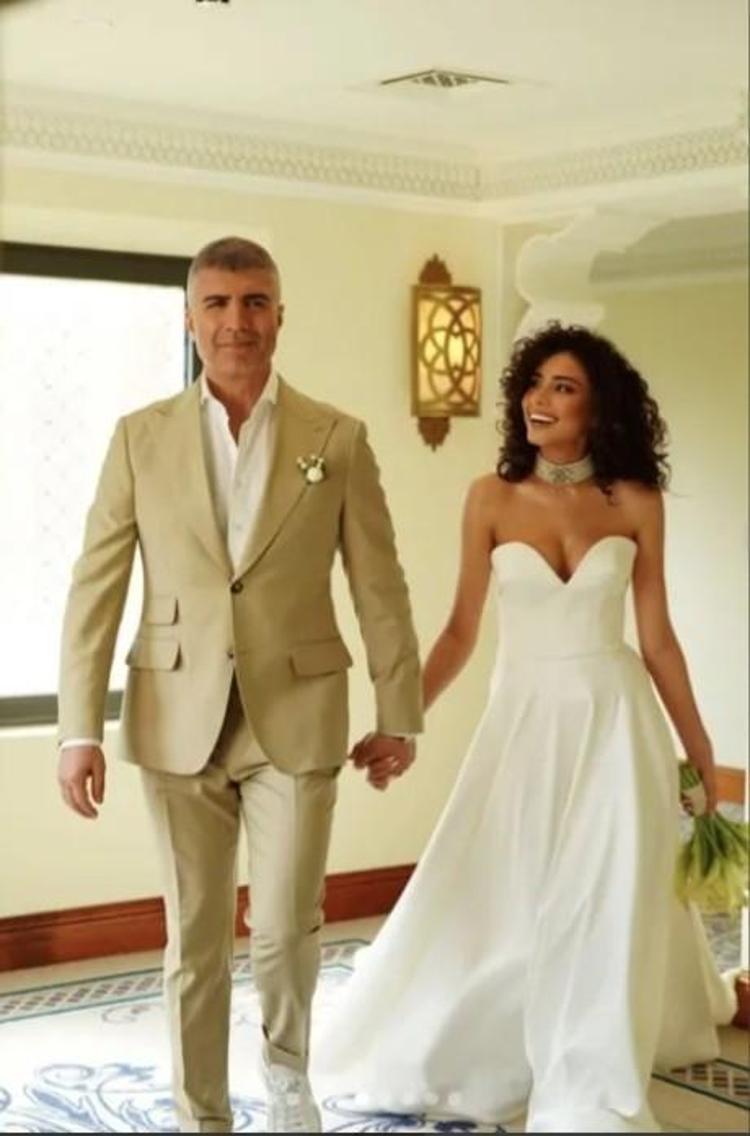 Özcan Deniz ve Samar Dadgar’dan Boğaz’da romantik yürüyüş