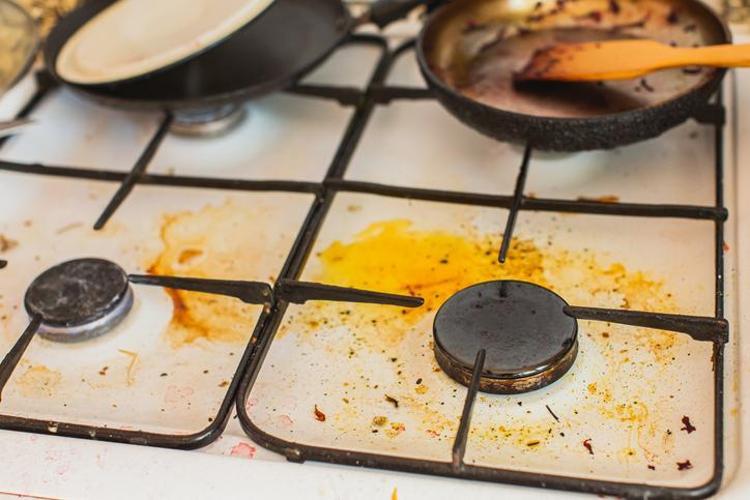 Tek damlası bile yetiyor ocak, aspiratör ve lavabolardaki yıllanmış kirleri söküp atan mucizevi karışım