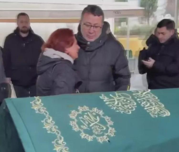 ABLASI GÖZYAŞLARINA BOĞULDU