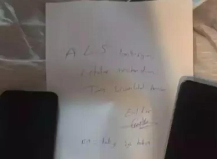 EL YAZISIYLA NOT BIRAKMIŞ
