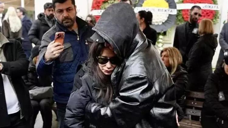 Erol Köse’ye veda Hande Yener’den duygusal paylaşım