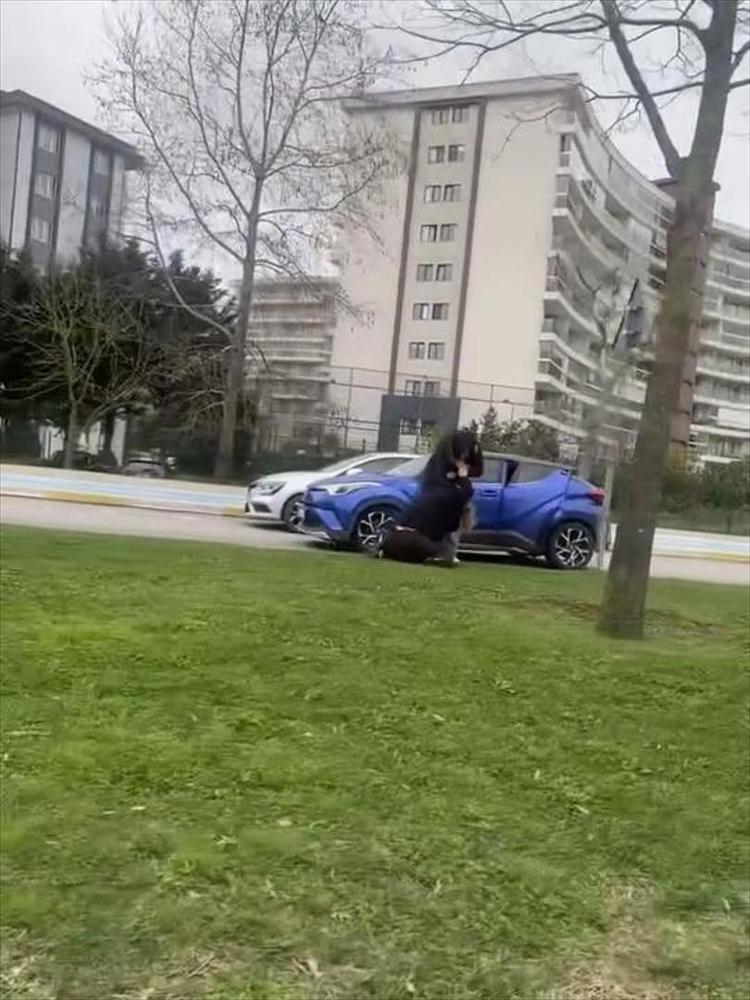 Pendik’te ‘ejderha kadınlar’ kavgası Çocukların gözü önünde birbirlerine girdiler
