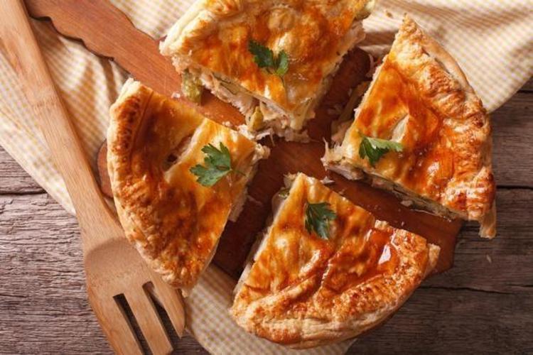 Hamur açma ve yoğurma derdi olmayan pratik tavada börek tarifi Dışı çıtır çıtır içi yumuşacık oluyor