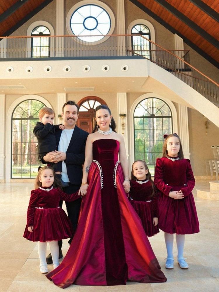 Lüks paylaşımlarıyla gündeme gelen fenomen Özlem Öz yeni malikanesini gösterdi