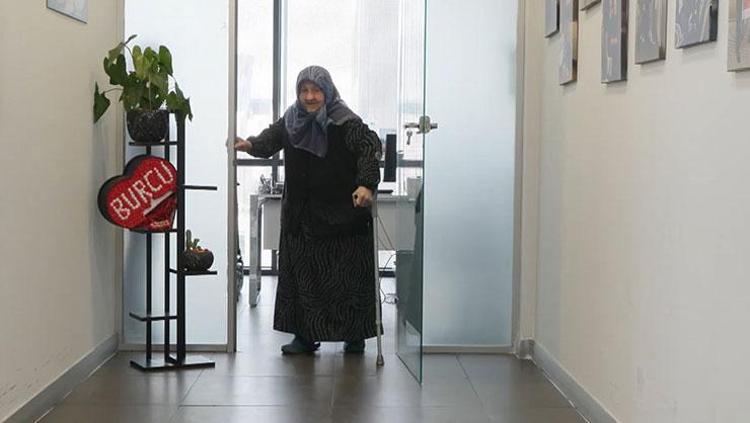 İKİ HAFTALIK SÜREÇTE AYAĞA KALKIP KENDİ BAŞINA YÜRÜMESİNİ SAĞLADIK