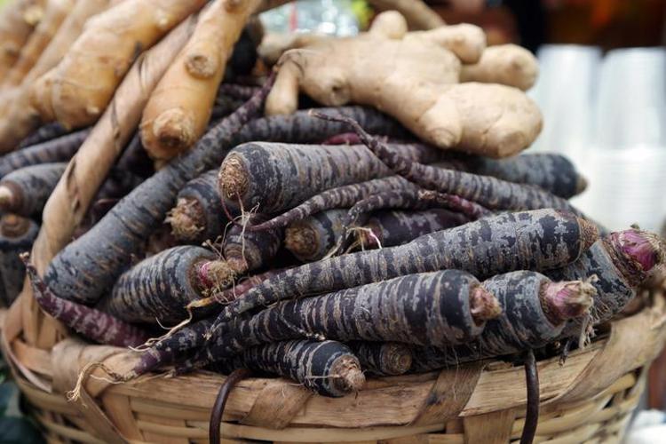 Kalbi turp gibi yapıyor Bu sebzeyi pazarda gören kilo kilo alsın