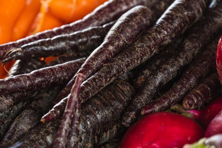 Kalbi turp gibi yapıyor Bu sebzeyi pazarda gören kilo kilo alsın