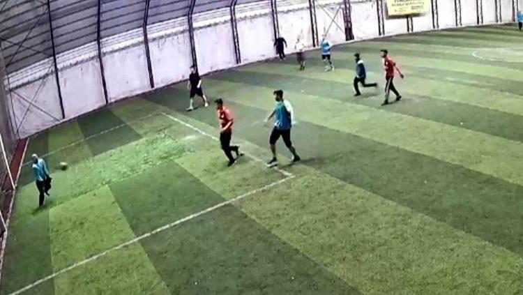 Halı sahada kahreden ölüm Göğsüne çarpan top sonu oldu