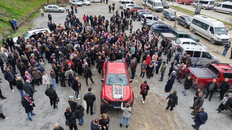 SEVENLERİ YÜRÜYÜŞ DÜZENLEDİ