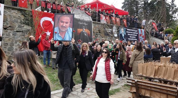 Aramızdan ayrılışının 1. yılı Volkan Konak mezarı başında anıldı