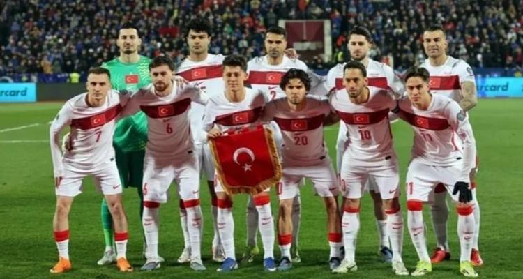 Ünlü isimlerden galibiyet sevinci: Sizinle gurur duyuyoruz