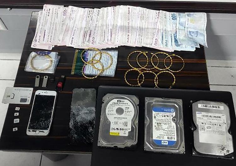 BİLEZİK VE PARA ELEKTRİK PANOSUNDAN ÇIKTI