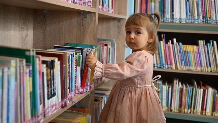 Hikayesi 28 günlükken başladı 1 yaşına gelmeden 400 kitap okudu