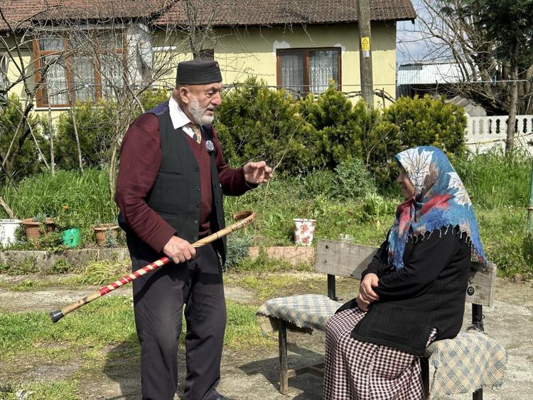 86 yaşındaki adamdan 55 yıllık eşine unutulmaz sürpriz Vatanımı, bayrağımı, eşimi çok seviyorum