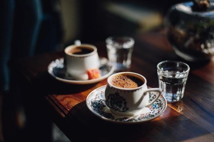 Kahve severlere kötü haber: Günde 4 fincanı aşanları büyük tehlike bekliyor