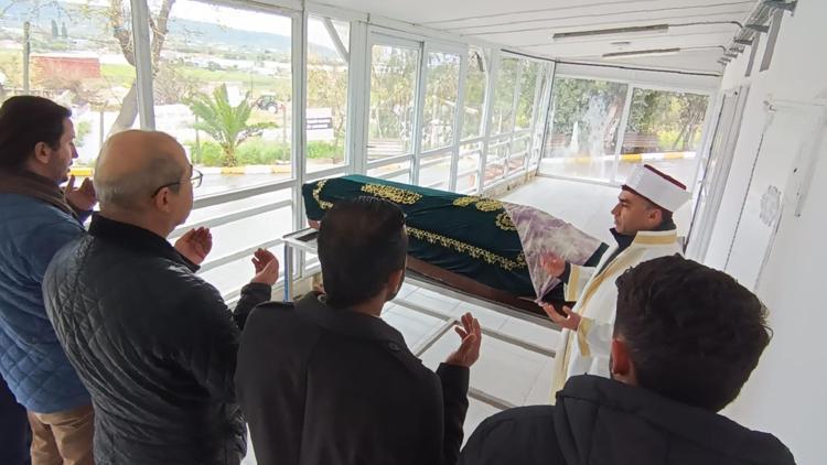Mehmet Ali Erbil annesinin cenaze törenine katılmadı Canlı yayın açıp içini döktü