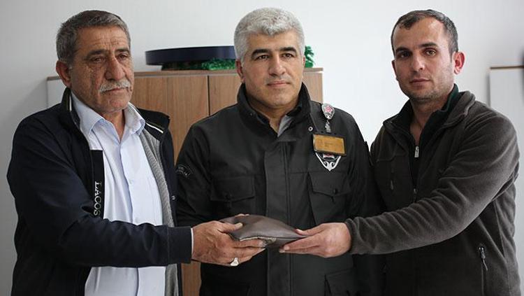 İçinde servet vardı Batmanda otobüste unutulan çanta sahibine ulaştırıldı