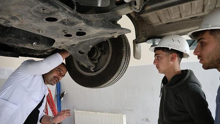 Mezun olmadan iş teklifleri yağıyor Türkiyede sadece 3 okulda var