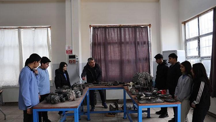 Mezun olmadan iş teklifleri yağıyor Türkiyede sadece 3 okulda var