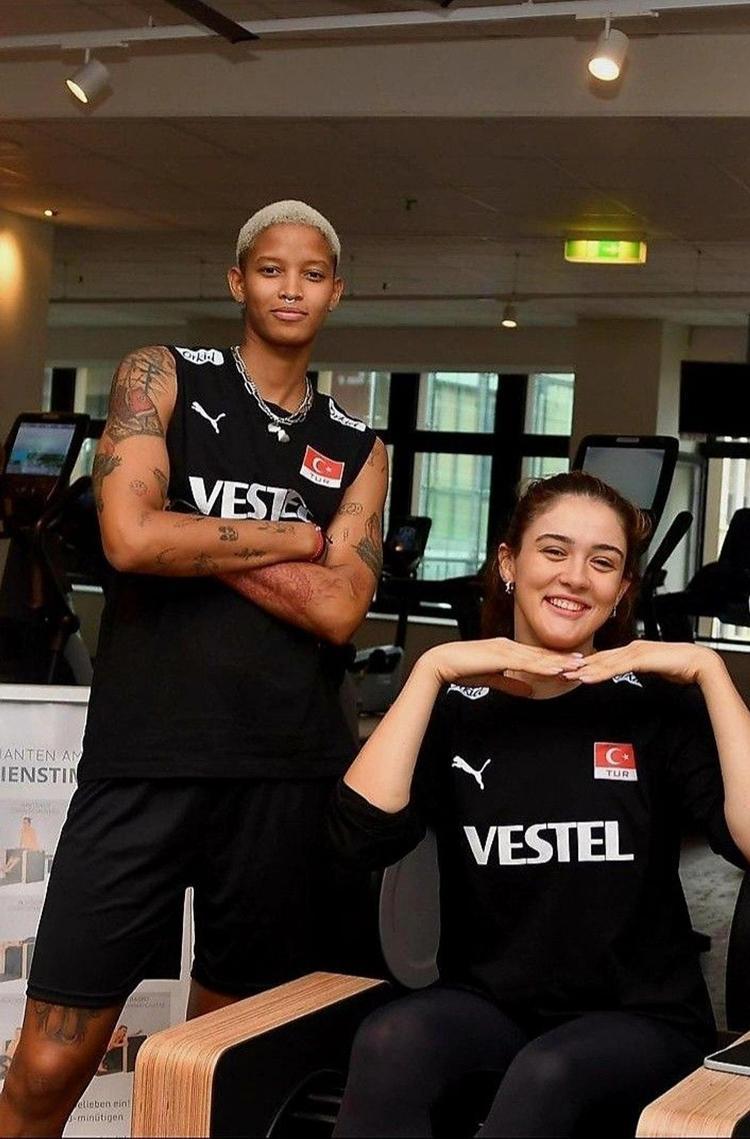 Sosyal medya bunu konuşuyor: Melissa Vargas ve Zehra Güneş dostluğu bitti mi