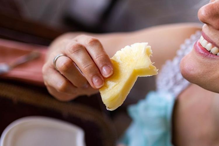 Ananas yerken iki kez düşünün Düşündüğünüz kadar sağlıklı olmayabilir