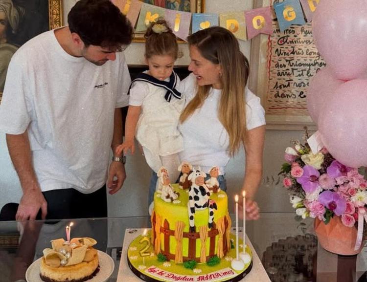 ANNEN VE BABAN HEP YANINDA