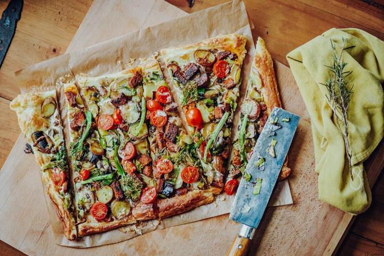 Şipşak hazır leziz krep pizza tarifi Hamur yoğurma, açma derdi olmadan kolayca hazırlanıyor