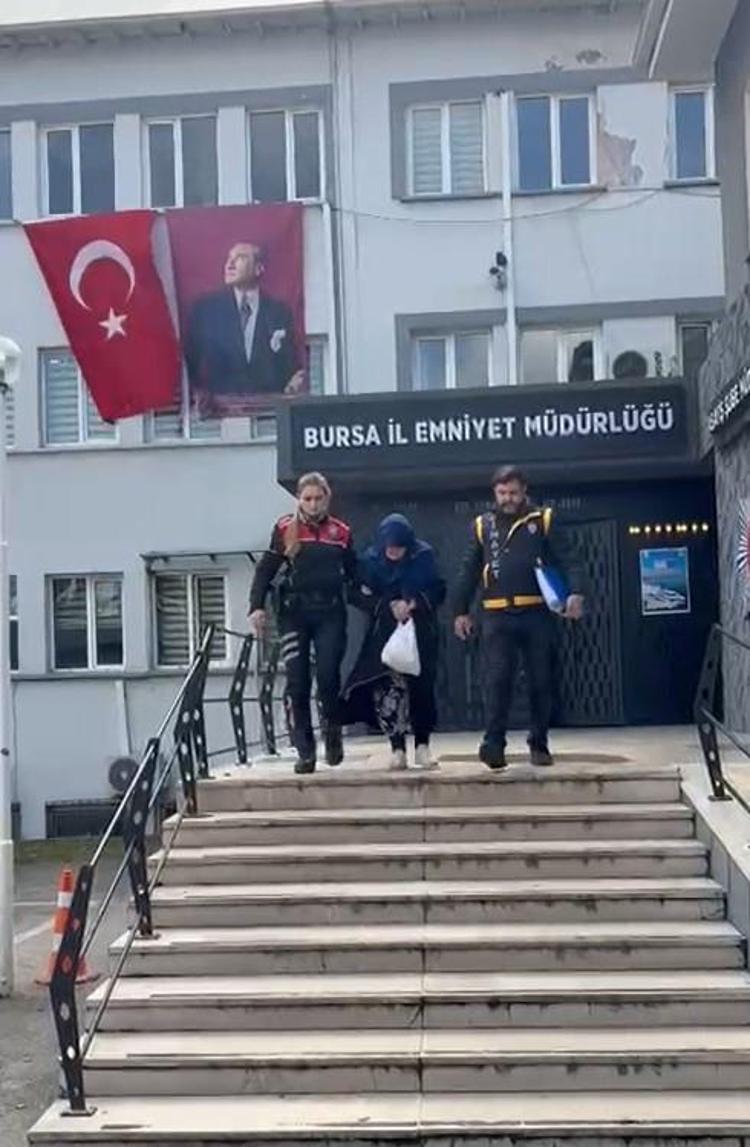 Emekli polisin korkunç sonu 68 yaşındaki kadın dehşet saçtı...Satır ve bıçakla 15 parçaya ayırmış