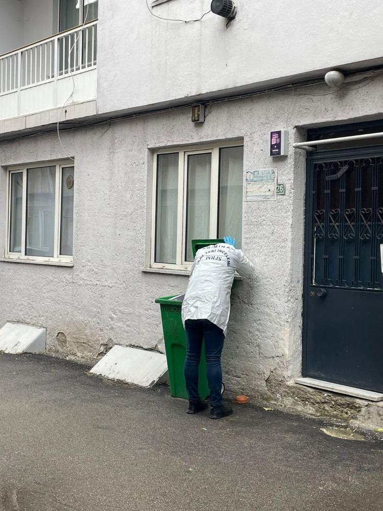 Emekli polisin korkunç sonu 68 yaşındaki kadın dehşet saçtı...Satır ve bıçakla 15 parçaya ayırmış