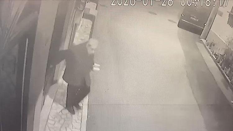 Emekli polisin korkunç sonu 68 yaşındaki kadın dehşet saçtı...Satır ve bıçakla 15 parçaya ayırmış