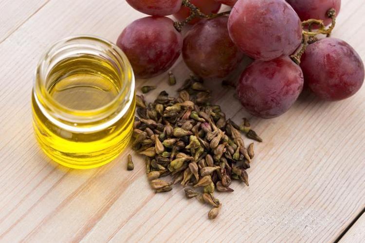 1 damla sürmek yetiyor 10 yaş gençleştiriyor, cilt tonunu eşitleyip şişlikleri geçiriyor