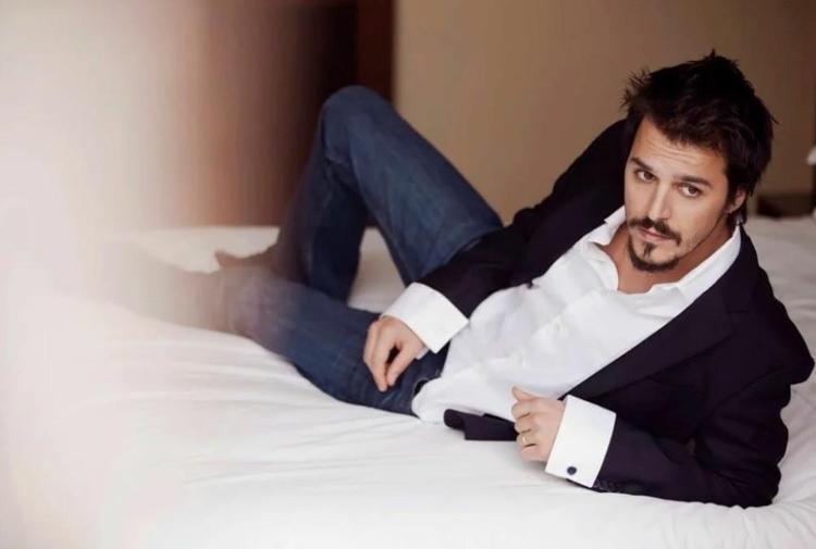 20 yıldır evliler Mehmet Günsür, eşine aşkını haykırdı