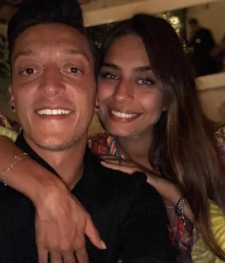 Üçüncü kez baba olan Mesut Özilden yürekleri ısıtan hamle
