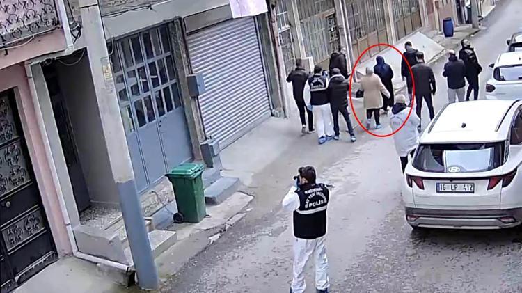 EN SON CAMİDEN ÇIKARKEN GÖRÜLDÜ