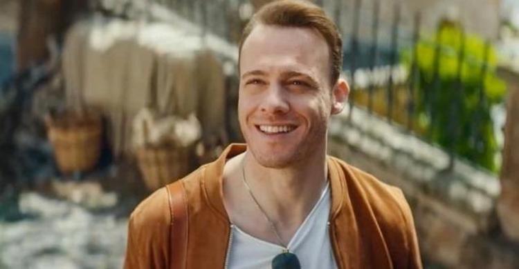 Kerem Bürsin annesini paylaştı, benzerlik şaşırttı