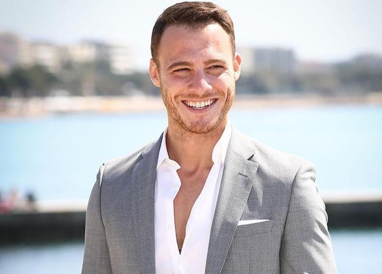Kerem Bürsin annesini paylaştı, benzerlik şaşırttı